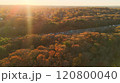 アメリカの夕暮れの高速道路と紅葉 120800040