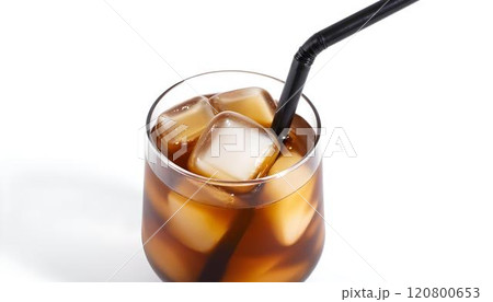 白い背景のアイスコーヒー 120800653