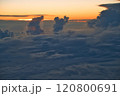 飛行機から見た夕焼け 120800691