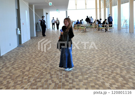 岐阜市内散策・37（岐阜県庁県民広場） 120801116