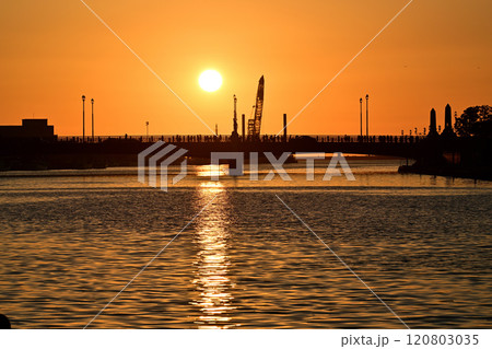 幣舞橋と夕日 幣舞橋と夕日 120803035