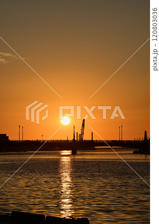 幣舞橋と夕日 幣舞橋と夕日 120803036