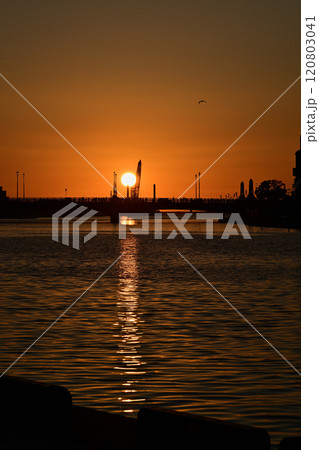 幣舞橋と夕日 幣舞橋と夕日 120803041