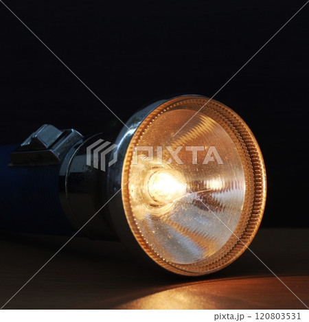 古い懐中電灯 120803531
