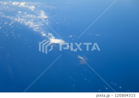 硫黄島と竹島　空から見る鹿児島の離島 120804315