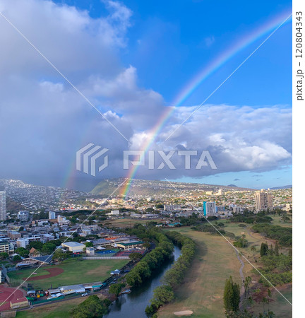 ハワイの街と虹の風景 ハワイの街と虹の風景 120804343