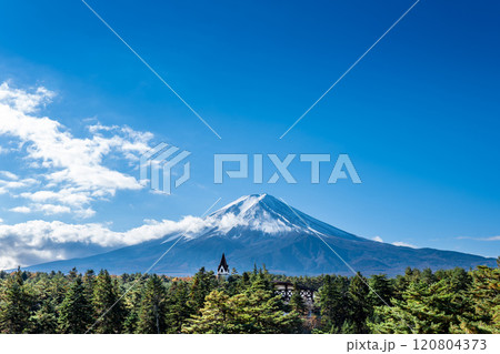 富士山と森の中に建つファンタジーな教会風の建物 富士山と森の中に建つファンタジーな教会風の建物 120804373