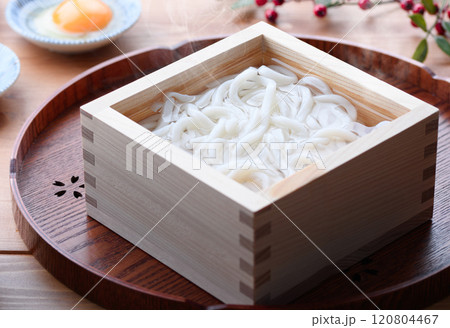 シンプルな味わい　茹でたての釜揚げうどん 120804467