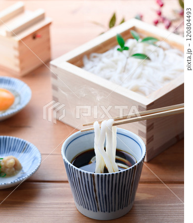シンプルな味わい　茹でたての釜揚げうどん 120804493