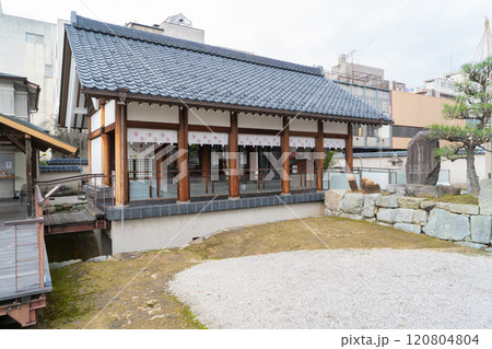 柴田神社（北の庄城跡） 120804804