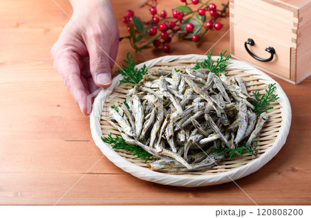 煮干し 出汁にも使えてそのまま食べても美味しいいりこ 120808200
