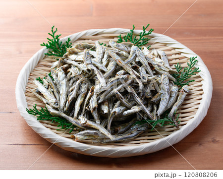 煮干し 出汁にも使えてそのまま食べても美味しいいりこ 120808206