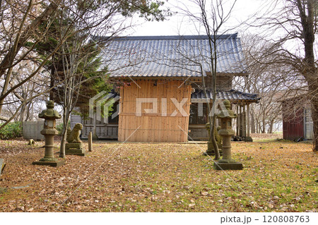 冬の北海道乙部町で鳥山神社の境内の風景を撮影 冬の北海道乙部町で鳥山神社の境内の風景を撮影 120808763