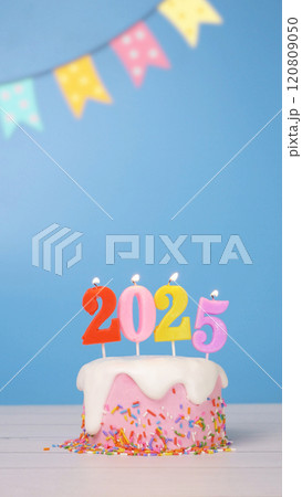 Happy New Year 2025, cute cake with colorful candle number 2025 for new year celebrate party was lit. flame at candlewick sway and flicker with blue background, vertical 120809050