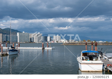 大津港風景　滋賀県大津市 120809225