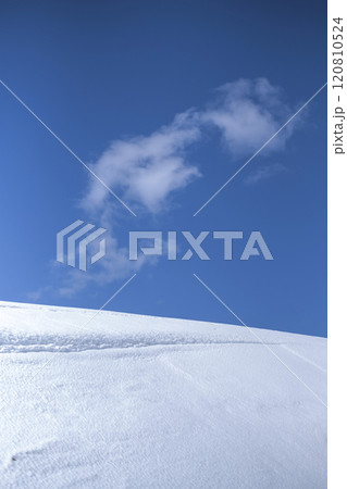 鳥取砂丘の雪景色  120810524