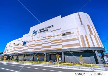 日本の横浜都市景観 横浜市営地下鉄 下飯田駅前のゆめが丘ソラトスなどを望む 120810659