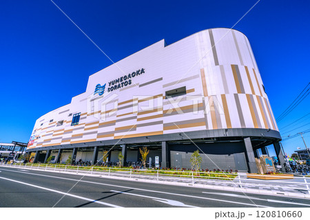 日本の横浜都市景観 横浜市営地下鉄 下飯田駅前のゆめが丘ソラトスなどを望む 120810660