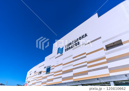 日本の横浜都市景観 横浜市営地下鉄 下飯田駅前のゆめが丘ソラトスなどを望む 120810662