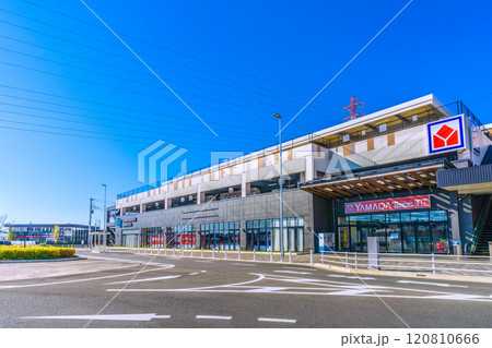 日本の横浜都市景観 横浜市営地下鉄 下飯田駅前のゆめが丘ソラトスなどを望む 日本の横浜都市景観 横浜市営地下鉄 下飯田駅前のゆめが丘ソラトスなどを望む 120810666