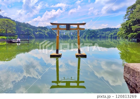 【島根県】浮布池の邇幣姫神社の鳥居 120813269