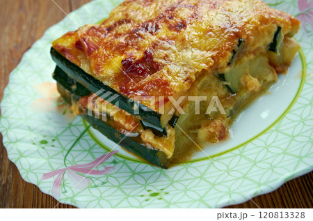 Parmigiana di zucchine 120813328