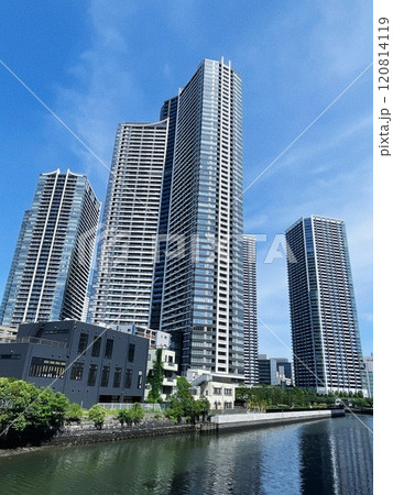 勝鬨のタワーマンションと川の風景 勝鬨のタワーマンションと川の風景 120814119