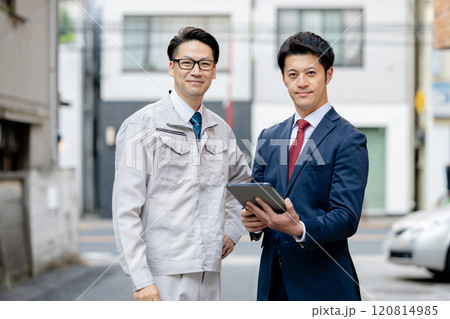 施工業者　ビジネスマン　不動産 120814985