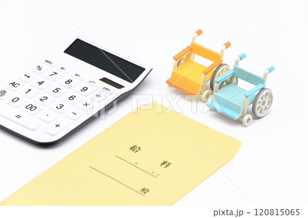 車椅子と給料のイメージ 車椅子と給料のイメージ 120815065