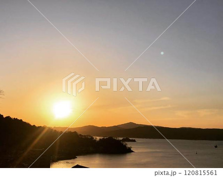 海の夕焼け 120815561