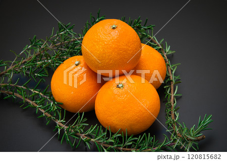 贈り物に最適　ゼリーのような食感の愛媛県産　紅まどんな 120815682