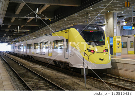 スウェーデン ストックホルムとアーランダ国際空港を結ぶ鉄道、アーランダエクスプレス 120816438