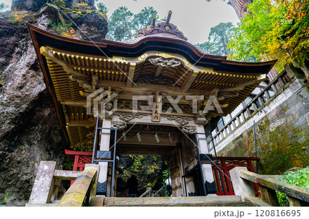 秋の榛名神社 双龍門 120816695