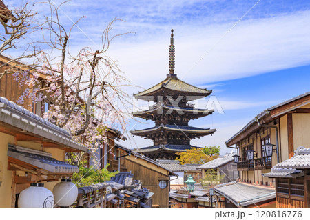 東山界隈　三年坂　二年坂　八坂の塔 120816776