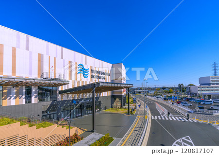 日本の横浜都市景観 横浜市営地下鉄 下飯田駅前のゆめが丘ソラトスなどを望む 120817107