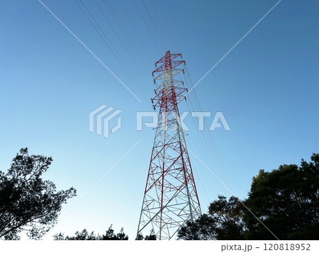 青空に映える鉄塔 120818952
