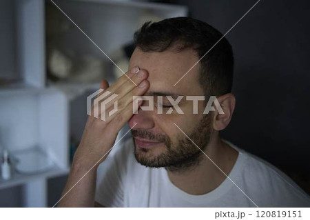 A 30-year-old man applies moisturizing cream to his face A 30-year-old man applies moisturizing cream to his face 120819151