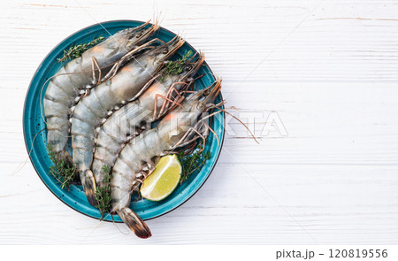 Raw big tiger ( king ) shrimps photography . Top view 120819556