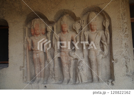 インド　世界遺産エローラ石窟群 120822162