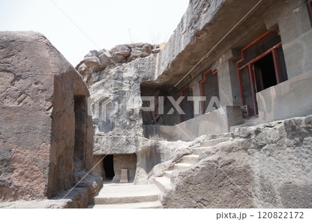 インド　世界遺産エローラ石窟群 120822172