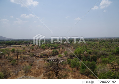 インド　世界遺産エローラ石窟群 120822192