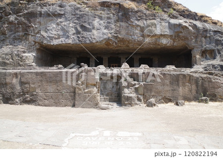 インド　世界遺産エローラ石窟群 120822194