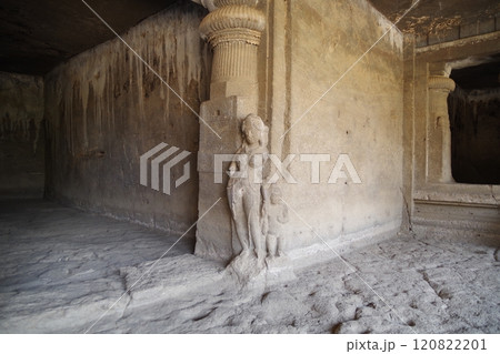 インド　世界遺産エローラ石窟群 120822201