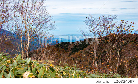 秋の飯綱山山頂から　上越市と日本海の絶景　　長野市　長野県　日本 120824097
