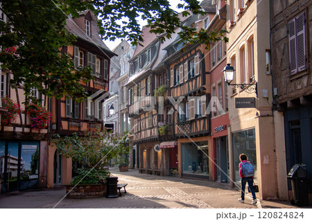 コルマール旧市街の風景　フランス　コルマール 120824824