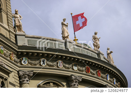 ベルン旧市街の風景 連邦議会堂 ベルン スイス ベルン旧市街の風景 連邦議会堂 ベルン スイス 120824977