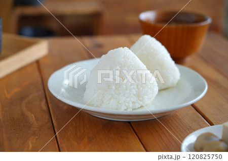 おにぎり 120825750