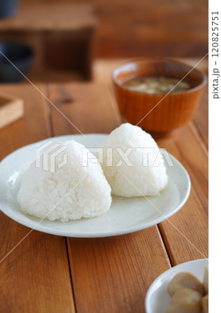 おにぎり 120825751