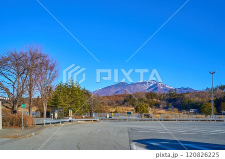 冬の山梨県北杜市の八ヶ岳PA(下り)から北側の八ヶ岳連峰を見る 冬の山梨県北杜市の八ヶ岳PA(下り)から北側の八ヶ岳連峰を見る 120826225