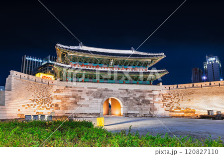 ソウル　南大門（崇礼門）　夜景 120827110
